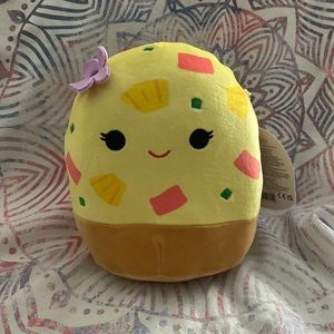 Squishmallows Saku pineapple pizza
